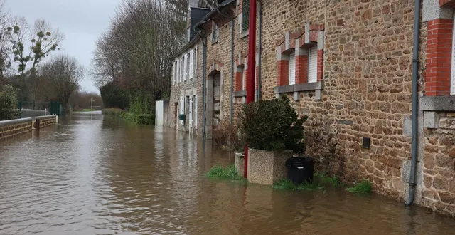 photo  la sélune est sortie de son lit, inondant la zone du pavement à poilley, dans le sud-manche, jeudi 19 février 2026.  &copy;  ouest-france 