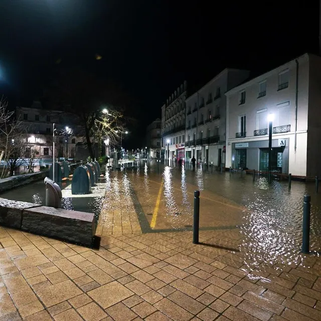 Angers, le 20 février 2026. À 7 heures, la place Molière et son restaurant Le P’tit Daz sont sous l’eau. Photo CO photo angers, le 20 février 2026. à 7 heures, la place molière et son restaurant le p’tit daz sont sous l’eau. © photo co