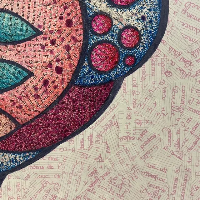 photo il faut parfois s’approcher de très près des toiles pour se rendre compte que les traits sont en réalité des mots.  ©  ouest-france