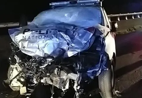 photo  le choc frontal a eu lieu vers 23 h 30 dimanche soir 1er février, en direction de savenay, entre un véhicule de police et le véhicule du fuyard.  &copy;  police nationale 44 