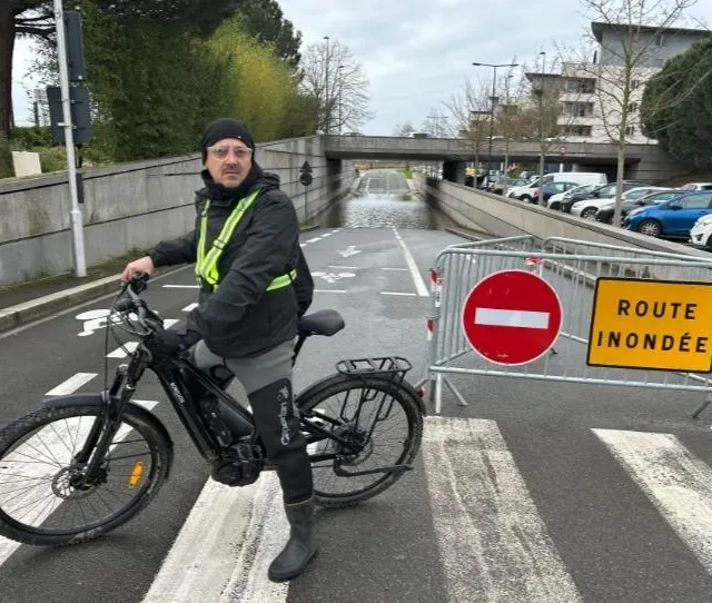 photo angers, vendredi 20 février 2026. mario fournier est intervenu pour aider le livreur.  ©  photo co - thomas giraudet