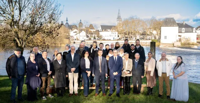 photo  la liste du rassemblement pour la flèche aux élections municipales des 15 et 22 mars 2026. (sont absents de la photo : marguerite augier de crémiers, cyril picard, nathalie marchi, erwann baudry, sarah bonnettaz, marielle rémin et marie poupon).  &copy;  photo fournie par la liste rassemblement pour la flèche 