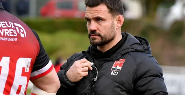 photo  entraîneur du niort rc, damien neveu n’en garde pas moins un œil sur la situation générale du championnat de nationale.  &copy;  co - marie delage 