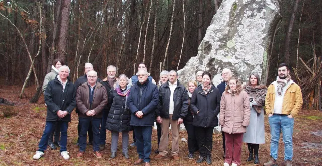 photo  la liste « poursuivons ensemble pour saint-jean » emmenée par jean gouband.    &copy;  le maine libre 