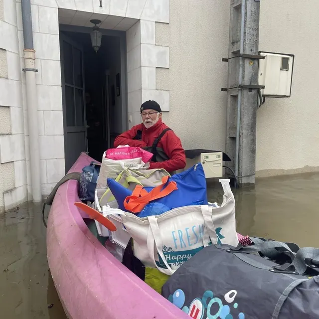 photo alain colin, retraité, déménage ses dernières affaires avec l’aide de sa fille, stéphanie.  ©  ouest-france