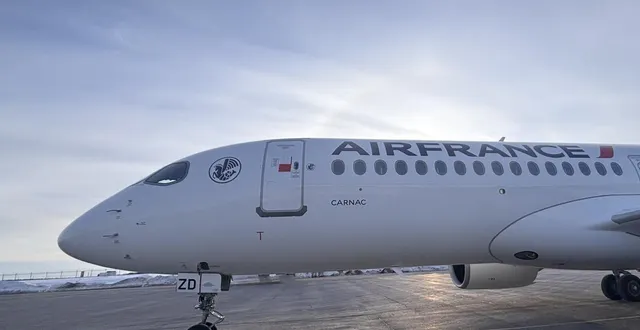 photo  l’a220 immatriculé f-hozd, baptisé “carnac”.  &copy;  photo fournie par air france 