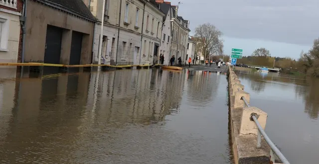 photo  au lion-d'angers, la crue de l’oudon s’est étendue dans la nuit du jeudi 19 au vendredi 20 février, à une partie du quai d’anjou.  &copy;  ouest-france 