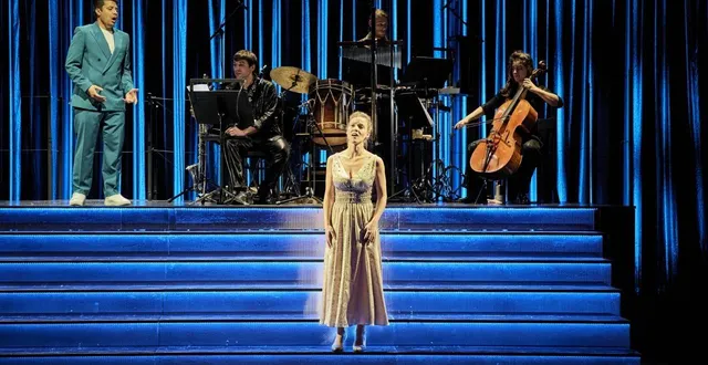 photo  apolline raï-westphal est cendrillon dans cet opéra-pop de pauline viardot revisité par jérémie arcache pour la musique et david lescot pour texte et mise en scène.  &copy;  christophe raynaud de lage 