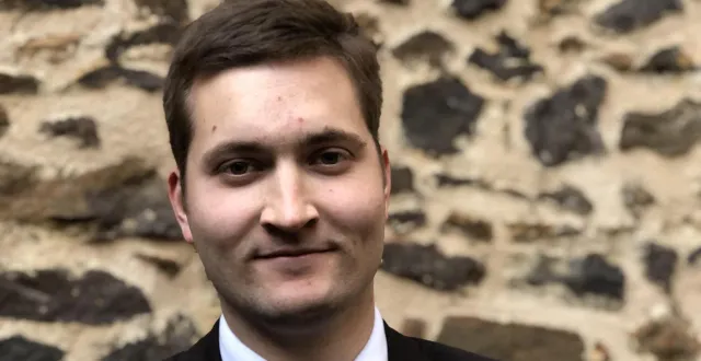 photo  louis de cacqueray-valmenier menait la liste d’extrême-droite lors des municipales de 2020. cette année, il ne figure pas sur la liste rn menée par victoria de vigneral, assure marie-caroline le pen, déléguée du parti en sarthe.  &copy;  archives ouest-france 