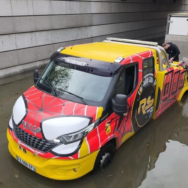 La dépanneuse est parvenue à sortir le camion d’une situation mal embarquée. Document remis - Mario FOURNIER photo la dépanneuse est parvenue à sortir le camion d’une situation mal embarquée. © document remis - mario fournier