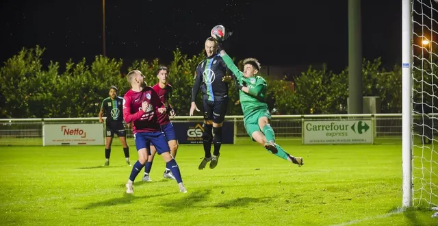 photo  les joueurs de la suze-roëzé évoluent en régional 1 mais sans terrain synthétique à leur disposition.  &copy;  dominique breugnot/ouest-france 