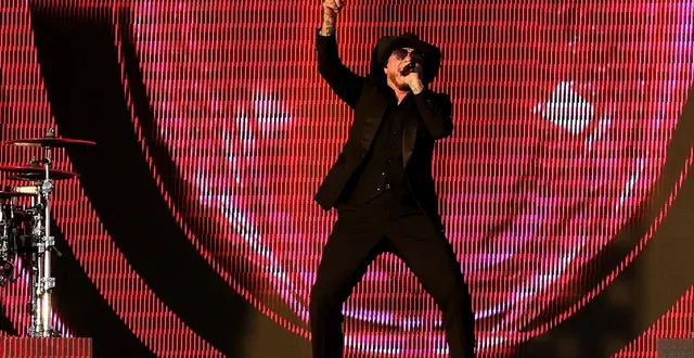 photo  pitbull se produit avant un match entre les miami hurricanes et les indiana hoosiers lors du championnat national universitaire de football américain 2026 au hard rock stadium, le 19 janvier 2026 à miami gardens, en floride.  &copy;  megan briggs / getty images via afp 