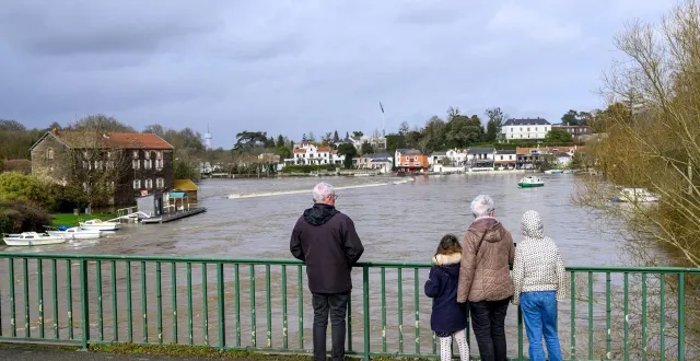 photo  la chaussée aux moines à vertou près de nantes. la loire-atlantique est en vigilance rouge crue depuis jeudi.  &copy;  presse océan-olivier lanrivain 