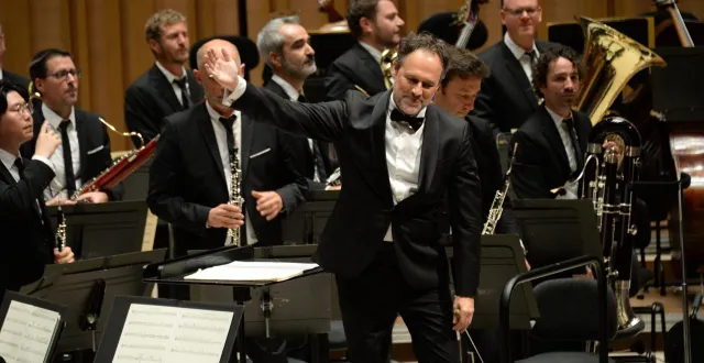 photo  sascha goetzel s’inscrit dans l’histoire de l’onpl et des orchestres français avec cette nomination.  &copy;  archive co jérôme hurstel 