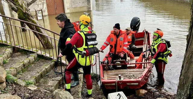 photo  cheffes, le 20 février 2026. les pompiers sont intervenus pour évacuer la petite famille desmats et ses animaux.  &copy;  co 