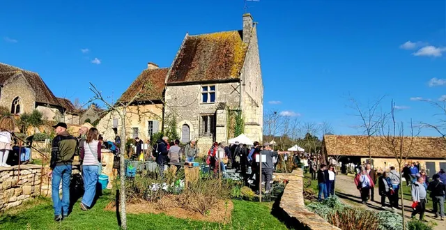 photo  événement incontournable du printemps dans le perche, la manifestation se déroule dans les jardins en terrasses de la cour, remarquable petit manoir percheron et exploitation agricole.  &copy;  ouest-france 