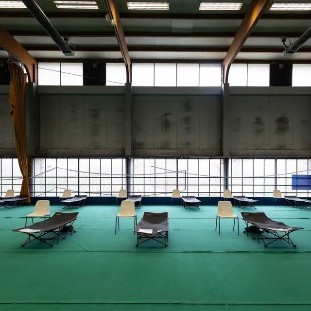 photo chalonnes-sur-loire, le vendredi 20 février 2026. le centre d’hébergement provisoire est en place dans une salle qui jouxte le collège saint-exupéry pour accueillir les évacués sans solution.  ©  régine lemarchand