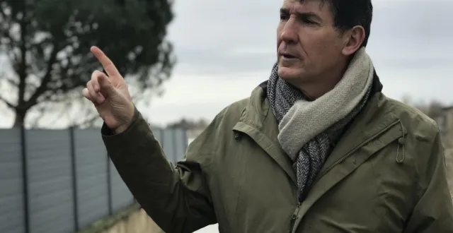 photo  pour son troisième mandat aux ponts-de-cé (maine-et-loire), jean-paul pavillon affronte une crue historique de la loire.  &copy;  ouest-france 