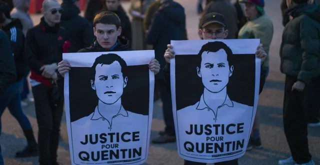 photo  une soixantaine de manceaux se sont réunis en hommage à quentin deranque.  &copy;  le maine libre - denis lambert 