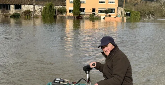 photo  sa maison surélevée dans le bas d’orée-d’anjou (maine-et-loire) permet à daniel goguet d’être au sec malgré une montée des eaux de cinq mètres.  &copy;  ouest-france 