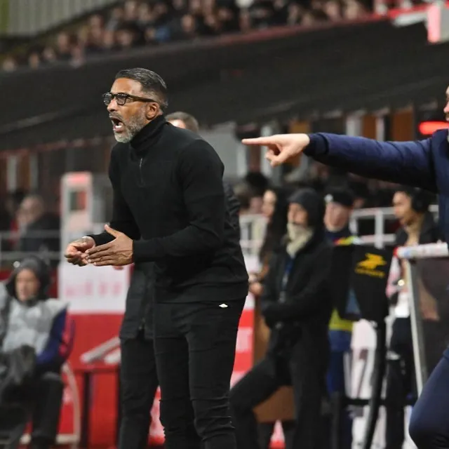 photo habib beye sur le ban de l’olympique de marseille contre brest, vendredi 20 février 2026.  ©  thierry creux / ouest-france