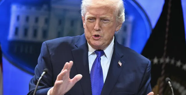 photo  donald trump a rapidement signé un nouveau décret sur les droits de douane après avoir été mis en échec par la cour suprême.  &copy;  mandel ngan / afp 