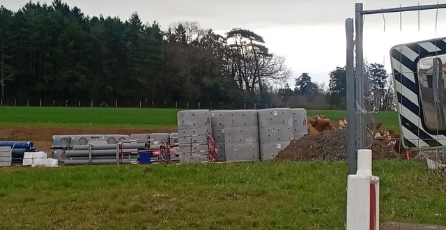 photo  les travaux de viabilisation du futur lotissement rémygeois des jardins de la fontaine 2 devraient se terminer pour l’été 2026.  &copy;  ouest-france 