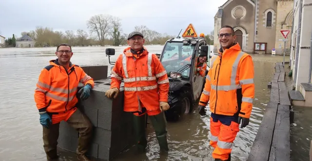 photo  de gauche à droite : damien, laurent, frédéric et xavier, du service espaces verts.             &copy;  co 