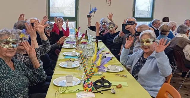 photo  chacun a pu repartir avec son masque.  &copy;  co 