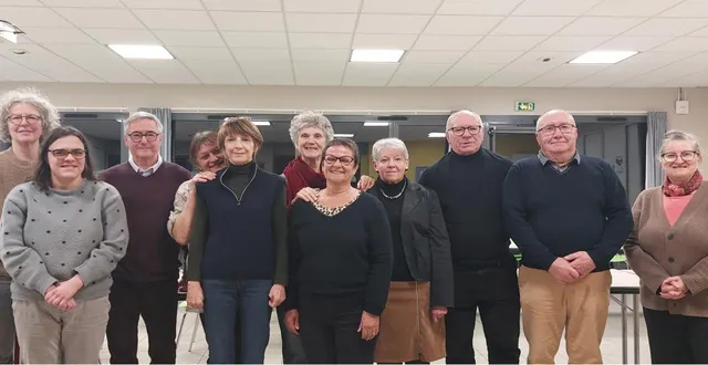photo  de gauche à droite frédérique laurent, coralie chantoiseau, pierre gras, pascale chantoiseau, patricia métris, sylviane rouillon-chobeaux, muriel compère, marie-france et claude guimier, bernard janvier, nelly heuzé.  &copy;  le maine libre 