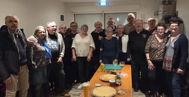 photo  les membres de l’association et du bureau ont dégusté des crêpes après avoir fait le point sur les actions.  &copy;  co 