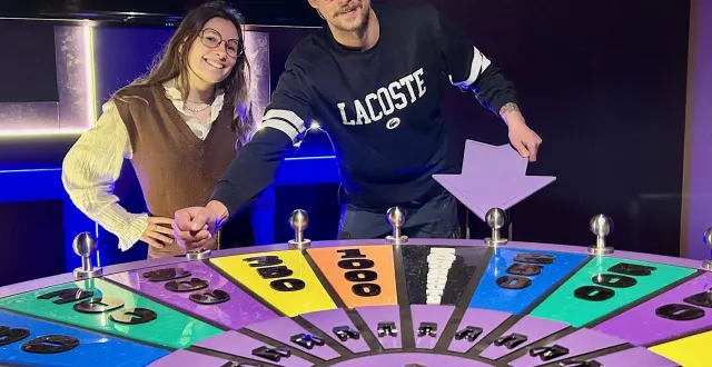 photo  trélazé, boulevard dautel, le 16 février 2026. rémi buge et mathilde tardy devant la fameuse roue du jeu roue by cube.  &copy;  co 