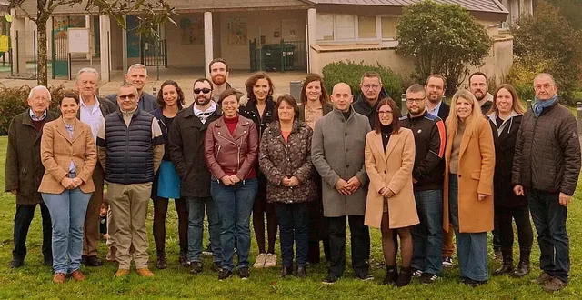 photo  la liste « vivre précigné », emmenée par didier peltier, pour les élections municipales de mars 2026.  &copy;  photo fournie par le candidat 