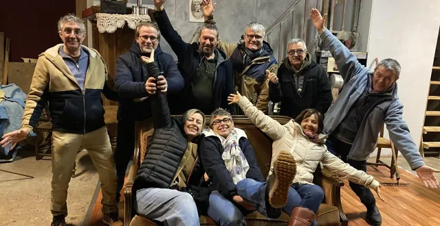 photo  les neuf comédiens de la troupe du fuilet se préparent dans la bonne humeur pour la saison théâtrale 2026.  &copy;  ouest-france 