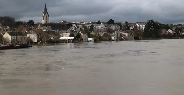photo  vue du quai gambetta, envahi par les eaux. la décrue s’amorce ce dimanche 22 février 2026.  &copy;  co 
