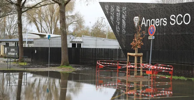 photo  le centre d’entraînement de la baumette, les pieds dans l’eau.  &copy;  philippe naudin 