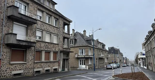 photo  peu avant 8 h ce samedi 21 février 2026, le corps d’un homme a été retrouvé sans vie dans une voie privée donnant sur la rue andré-halbout à vire normandie (calvados).  &copy;  ouest-france 