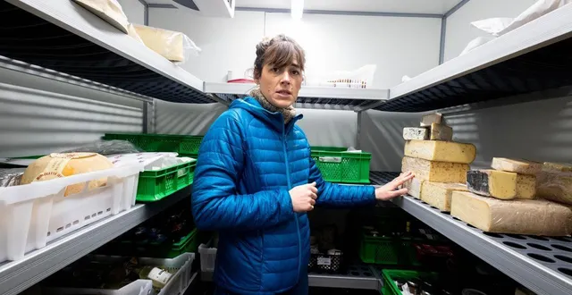 photo  angers,  samedi 22 février 2025. lucie gombert va devoir faire le compte de toute la marchandise qu’elle ne pourra pas écouler après l’arrêté préfectoral interdisant aux commerçants de la rue beaurepaire d’ouvrir leurs commerces.  &copy;  co - régine lemarchand 