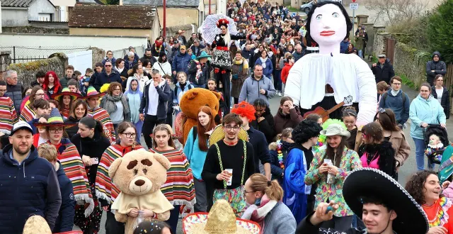 photo  le défilé de l’après-midi a connu une belle affluence, au carnaval de précigné, ce samedi 21 février 2026.  &copy;  ouest-france 