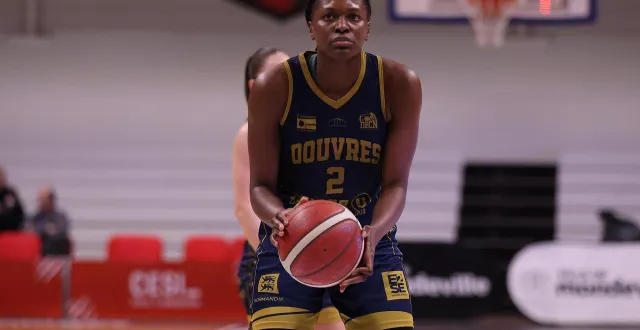 photo  amelia moukoko.  &copy;  archives marc olejnik 