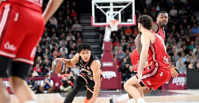 photo  ugo doumbia et le mans ont battu bourg-en-bresse à l’arena futuroscope de chasseneuil-du-poitou.  &copy;  photopqr/le progres/maxppp - clara serrano 