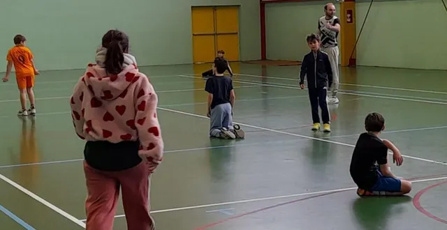 photo  les jeunes encadrés par jonathan et maude.  &copy;  co 