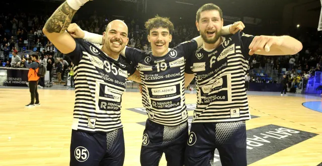 photo  gustavo rodriguez, alexandre baradat et mathieu salou peuvent avoir le sourire après la victoire de cesson rennes contre dijon.  &copy;  julien kammerer 