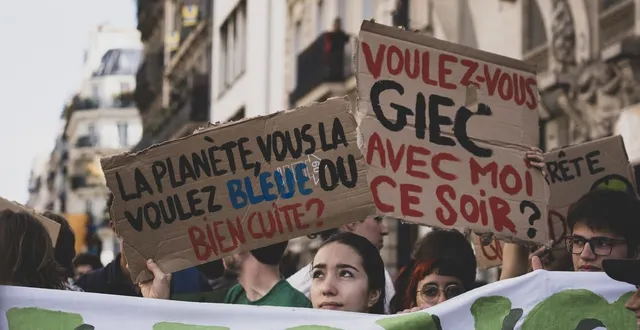photo  une marche pour le climat à paris, le 28 septembre 2025. photo d’illustration.  &copy;  carine schmitt/hans lucas via afp 