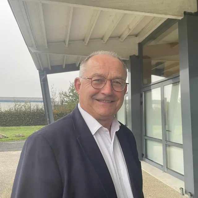 photo gilles piton, maire de mauges-sur-loire (maine-et-loire), soutenait la surélevation de la digue protégeant le secteur montjean - saint-florent-le-vieil des inondations de la loire.  ©  ouest-france