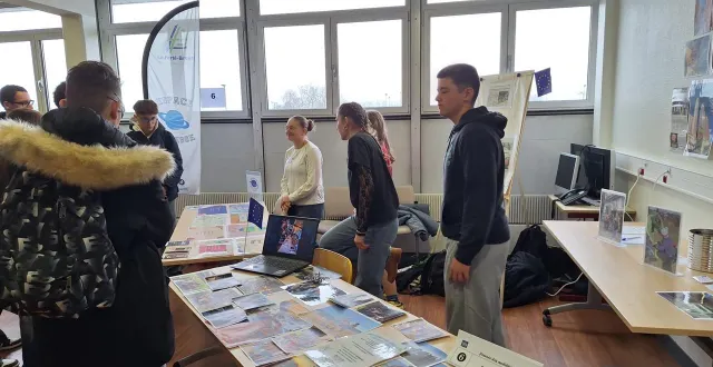 photo  la ferté-bernard, vendredi 13 février 2026. près de 300 jeunes ont participé au forum des mobilités organisé par le lycée robert-garnier.  &copy;  solange auffret 