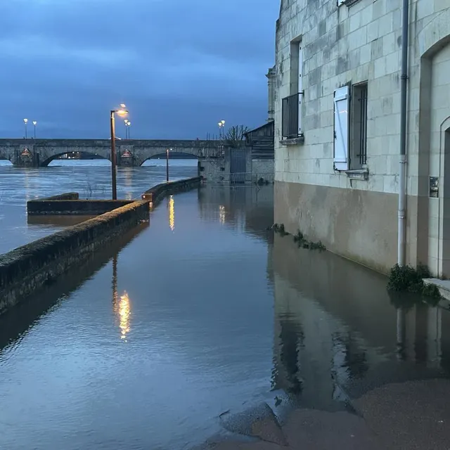 L’eau a gagné le quai de la Marine. CO - Yvan GEORGET photo l’eau a gagné le quai de la marine. © co - yvan georget