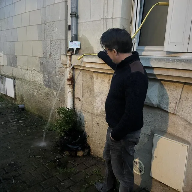 Rue Waldeck-Rousseau, certains habitants ont activé les pompes pour vider leur cave. CO - Yvan GEORGET photo rue waldeck-rousseau, certains habitants ont activé les pompes pour vider leur cave. © co - yvan georget