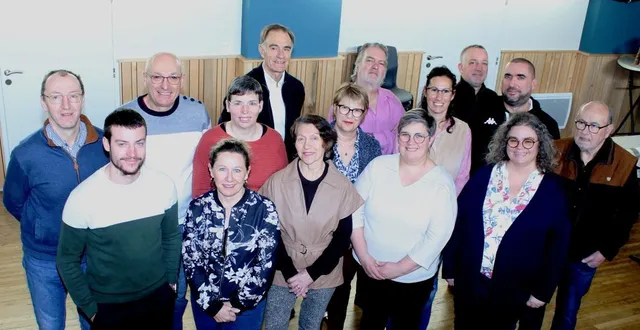 photo  « continuer le bien vivre », le maire sortant présente une nouvelle liste accompagné de neuf anciens colistiers et de six nouveaux candidats.  &copy;  co 