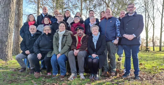 photo  les colistiers autour de nadine frappier-gaillard et christophe joffrit.  &copy;  co 